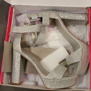 Women's shoes size 8.5. Never worn